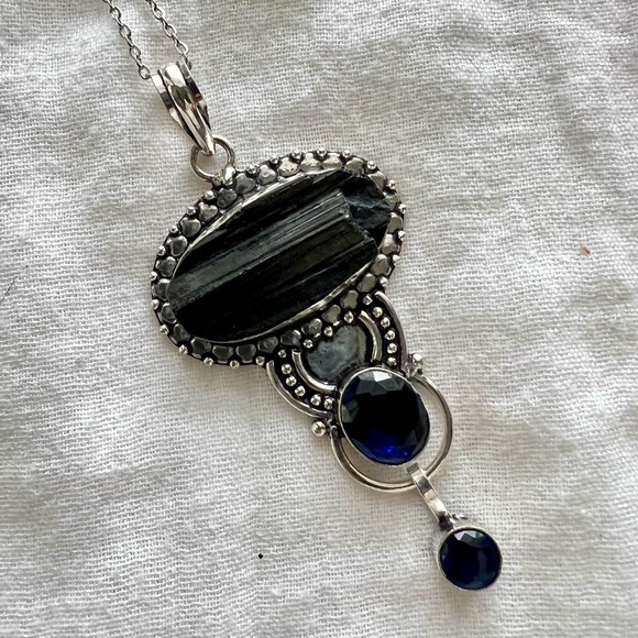 925 Gorgeous! Ornate RAW Black Tourmaline + Tanzanite Pendant Necklace - Picture 4 of 9